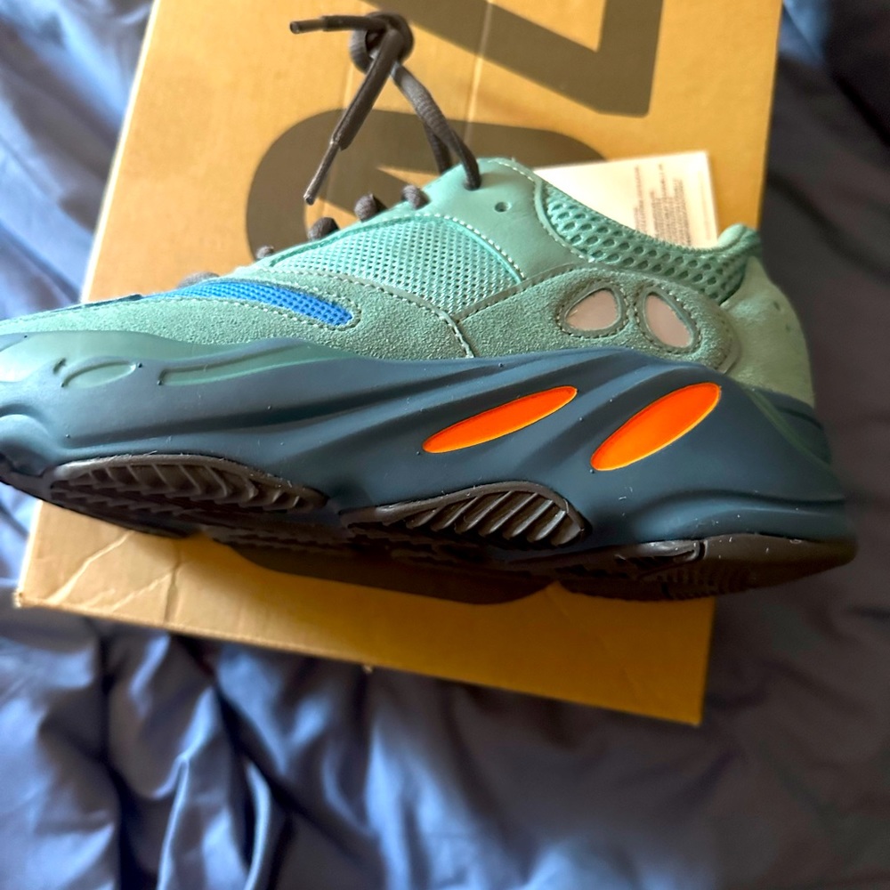 YEEZY 700 BLUE SIZE 61/2 MENS AUTHENTIC